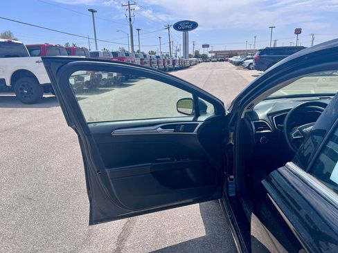 Used 2019 Ford Fusion SE AWD/4WD image 11