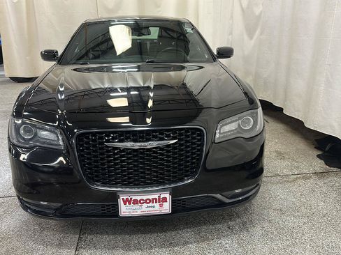 Used 2017 Chrysler 300 S w/ 300S Premium Group AWD/4WD image 8