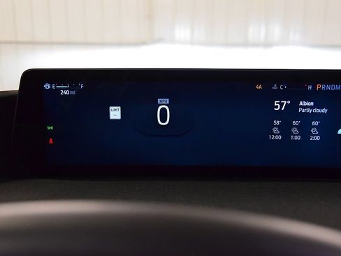 Used 2025 Ford Expedition Active AWD/4WD image 17