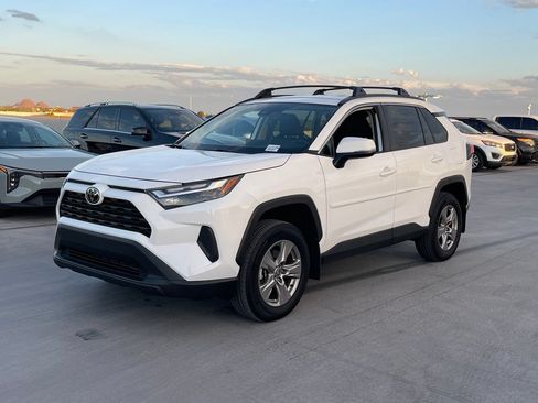 Used 2025 Toyota RAV4 XLE AWD/4WD image 4