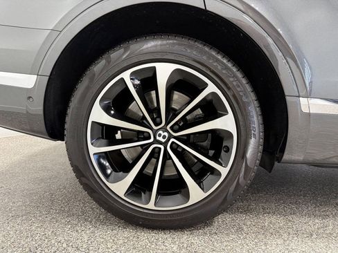 Used 2018 Bentley Bentayga Activity AWD/4WD image 6