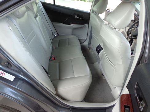 Used 2014 Toyota Camry XLE FWD image 19