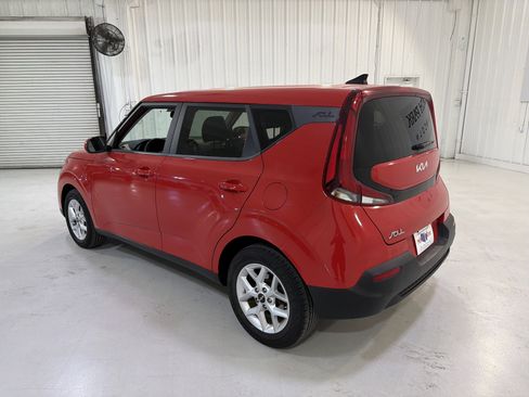 Used 2022 Kia Soul LX w/ Technology Package image 3