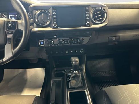 Used 2022 Toyota Tacoma TRD Sport w/ Technology Package AWD/4WD image 12