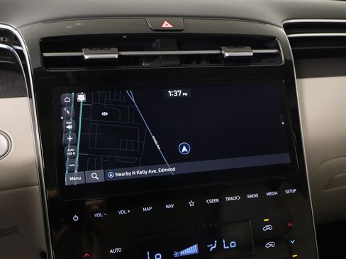 Certified 2024 Hyundai Tucson Limited AWD/4WD image 7