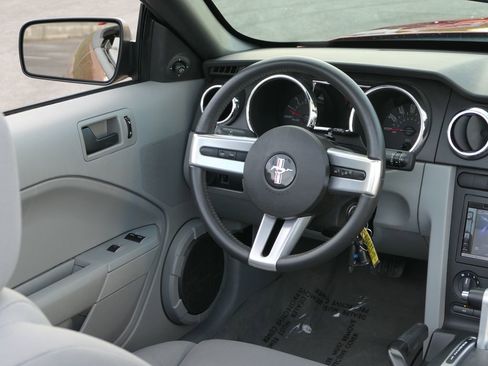 Used 2006 Ford Mustang Premium image 22