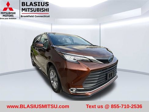 Used 2022 Toyota Sienna XLE AWD/4WD image 5