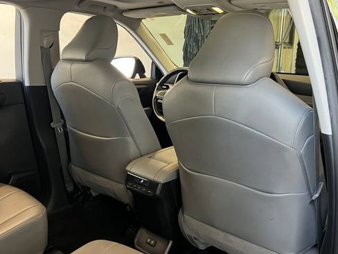 Used 2020 Toyota Highlander XLE FWD image 49
