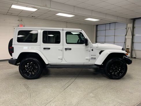 Used 2023 Jeep Wrangler Unlimited Sahara AWD/4WD image 5