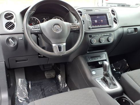 Used 2018 Volkswagen Tiguan Limited w/ Premium Package image 11