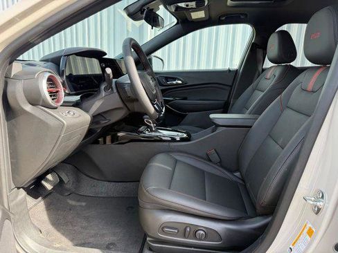 New 2026 Chevrolet Trax RS w/ Sunroof Package FWD image 6