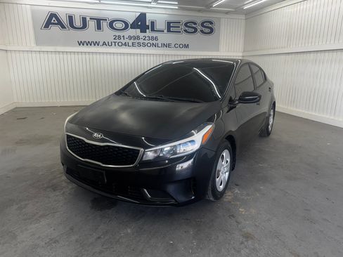 Used 2017 Kia Forte LX image 1