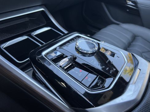 Certified 2024 BMW 760i xDrive AWD/4WD image 26