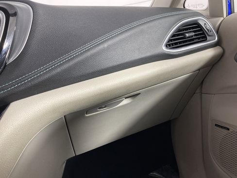 Used 2018 Chrysler Pacifica Limited w/ Advanced Safetytec Group image 32