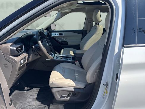 Used 2021 Ford Explorer Platinum w/ Equipment Group 601A image 9