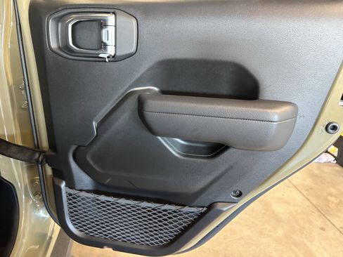 Used 2025 Jeep Wrangler Sport image 34