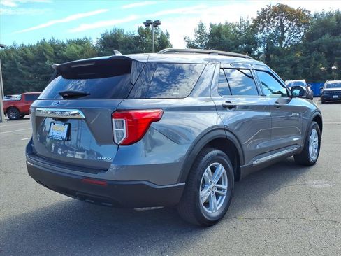 Certified 2022 Ford Explorer XLT image 7