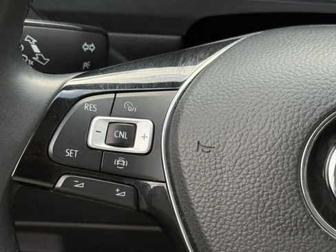 Used 2020 Volkswagen Tiguan SE w/ Panoramic Sunroof Package FWD image 13