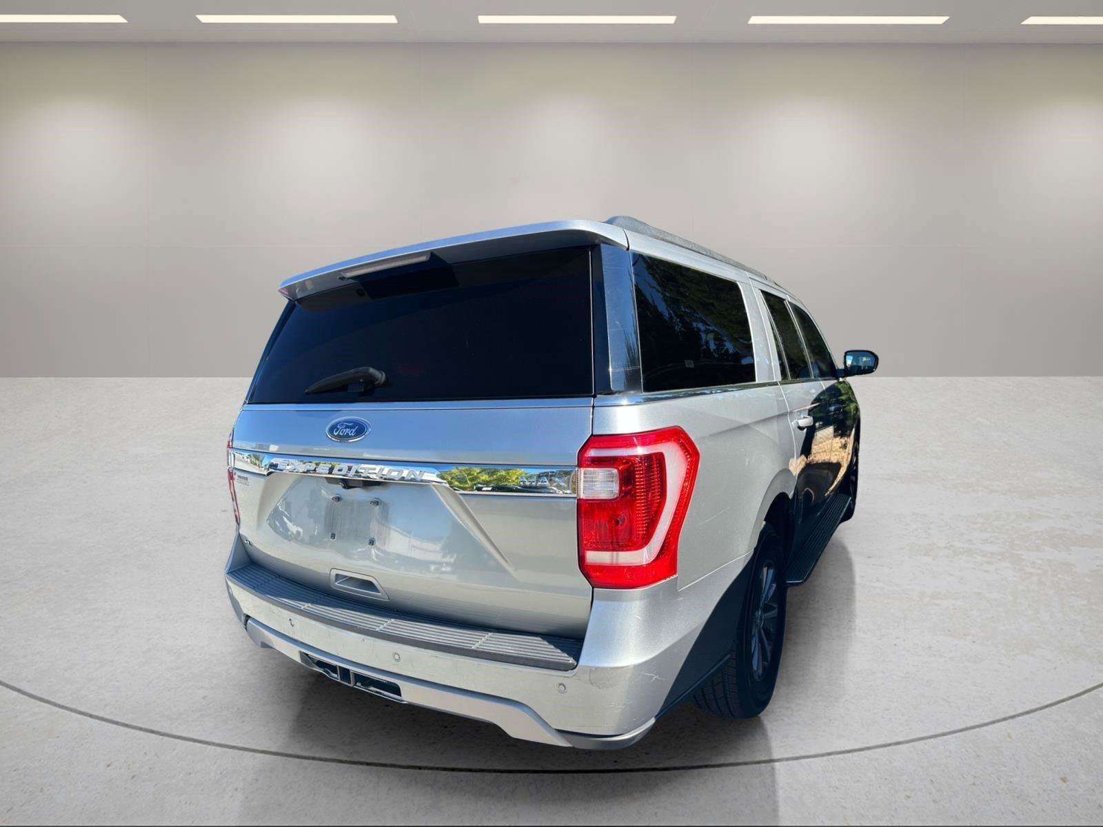 Used 2020 Ford Expedition Max XLT w/ Equipment Group 202A AWD/4WD image 9