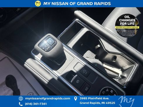 Used 2025 Nissan Pathfinder SL AWD/4WD image 28
