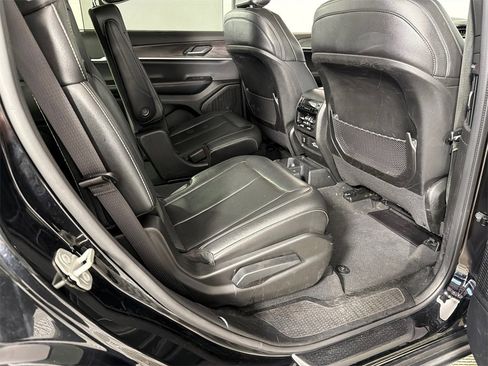 Used 2024 Jeep Grand Cherokee L Limited w/ Luxury Tech Group II image 17