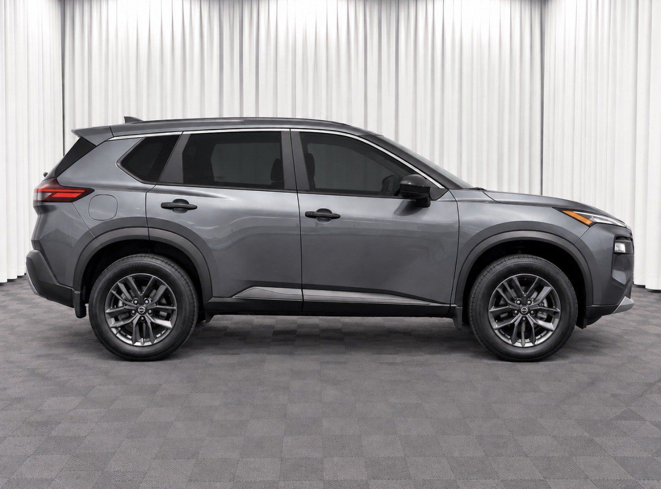 Used 2023 Nissan Rogue S FWD image 2