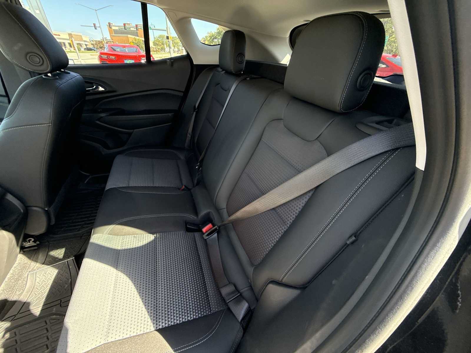 Certified 2024 Chevrolet Trax LT w/ Sunroof Package FWD image 23