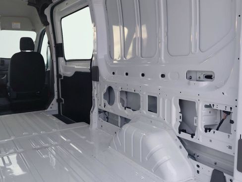 New 2023 Ford E-Transit Medium Roof image 20