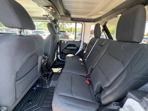 Used 2019 Jeep Wrangler Unlimited Sahara AWD/4WD image 19