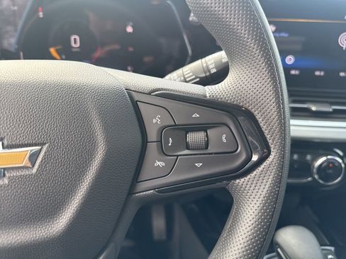 Used 2025 Chevrolet Trax LT image 22