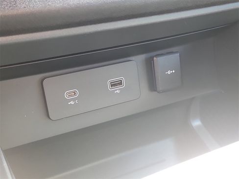 Used 2020 Land Rover Defender 110 X image 25