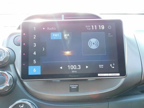 Used 2011 Honda Fit image 10