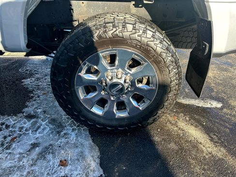 Used 2019 Ford F250 Lariat w/ Chrome Package image 17