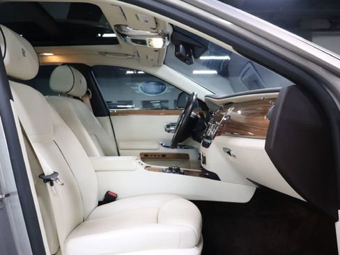 Used 2016 Rolls-Royce Ghost image 27