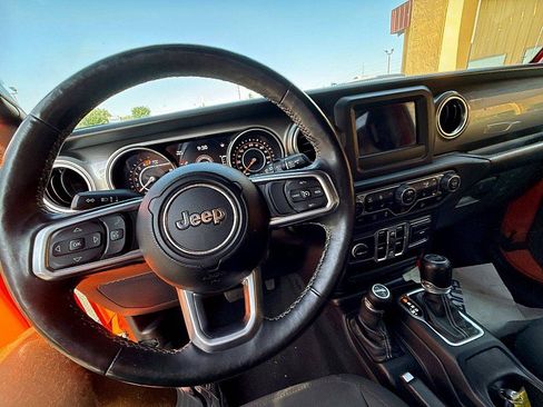 Used 2018 Jeep Wrangler Unlimited Sahara w/ Dual Top Group AWD/4WD image 12