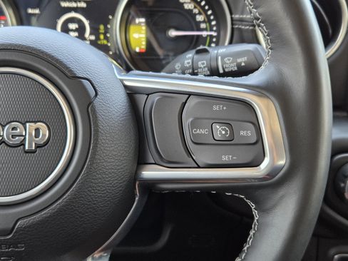 Used 2022 Jeep Wrangler Unlimited Sahara w/ Cold Weather Group AWD/4WD image 32