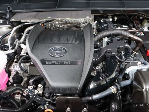 Used 2024 Toyota Highlander XLE image 33