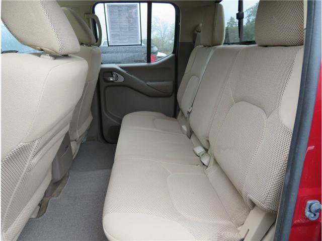 Used 2017 Nissan Frontier SV w/ SV Value Truck Package AWD/4WD image 6