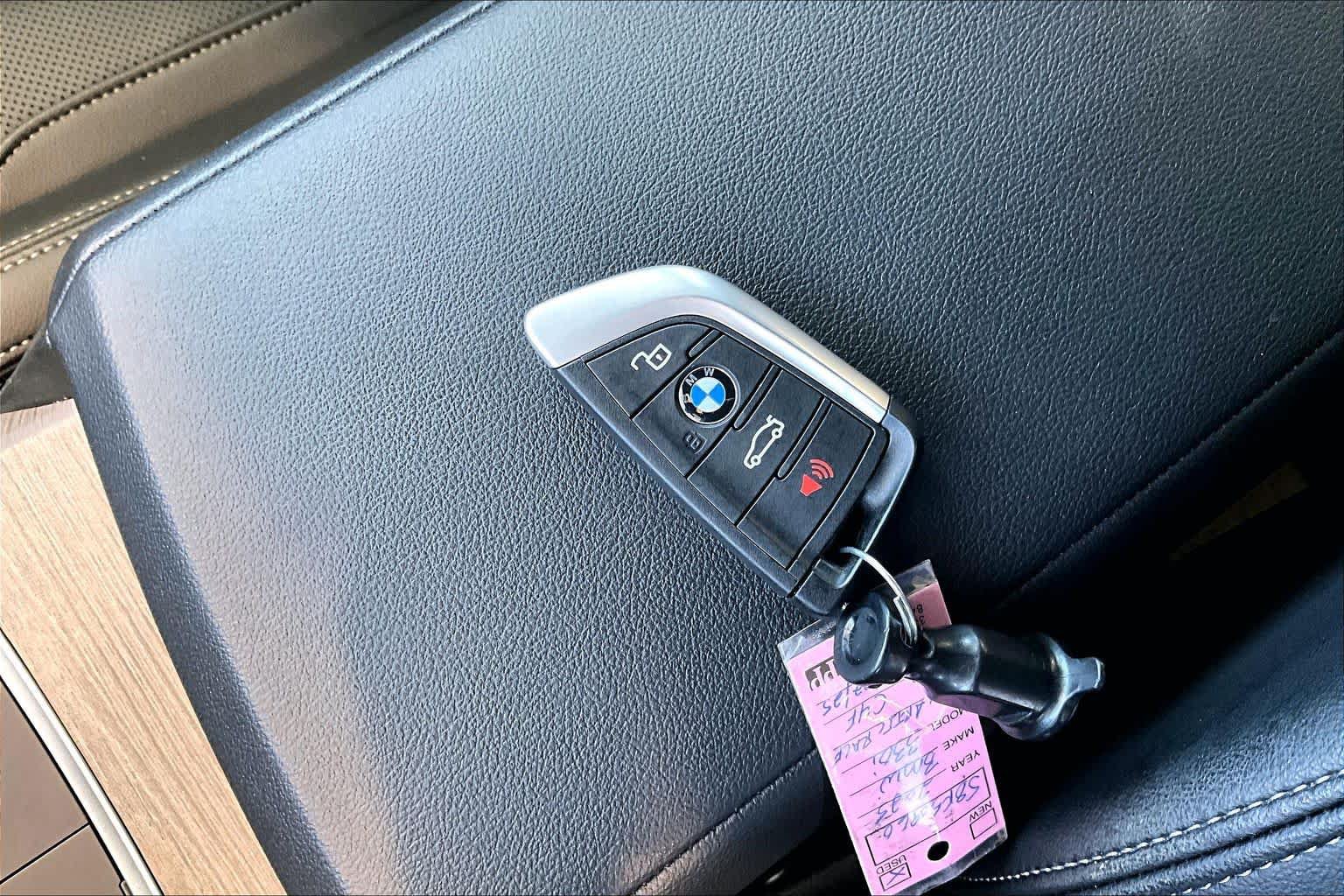 Used 2025 BMW 330i Sedan RWD image 14