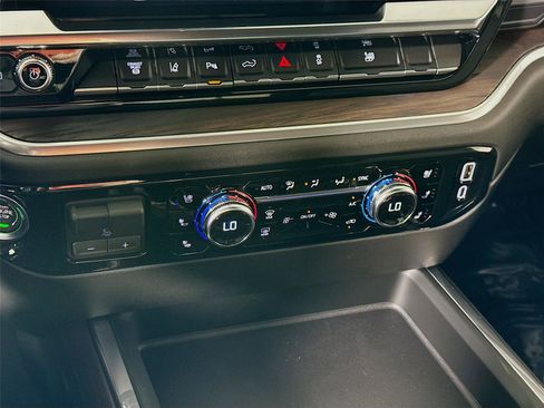 New 2026 GMC Sierra 3500 SLT w/ SLT Convenience Package AWD/4WD image 10
