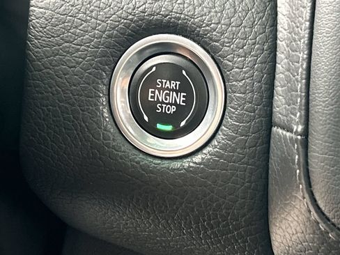 Used 2023 GMC Yukon Denali RWD image 17