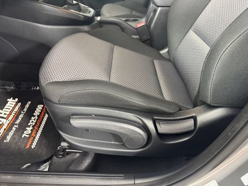 Used 2025 Kia Soul LX FWD image 13