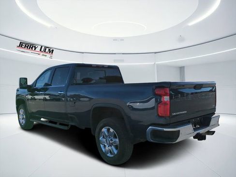 Used 2020 Chevrolet Silverado 2500 LTZ w/ LTZ Premium Package AWD/4WD image 6