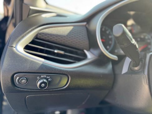 Used 2023 Chevrolet Malibu LT image 28