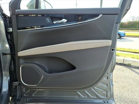 Certified 2022 Lincoln Nautilus AWD w/ Premium Package image 13