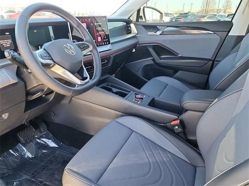 New 2026 Volkswagen Tiguan SE image 12