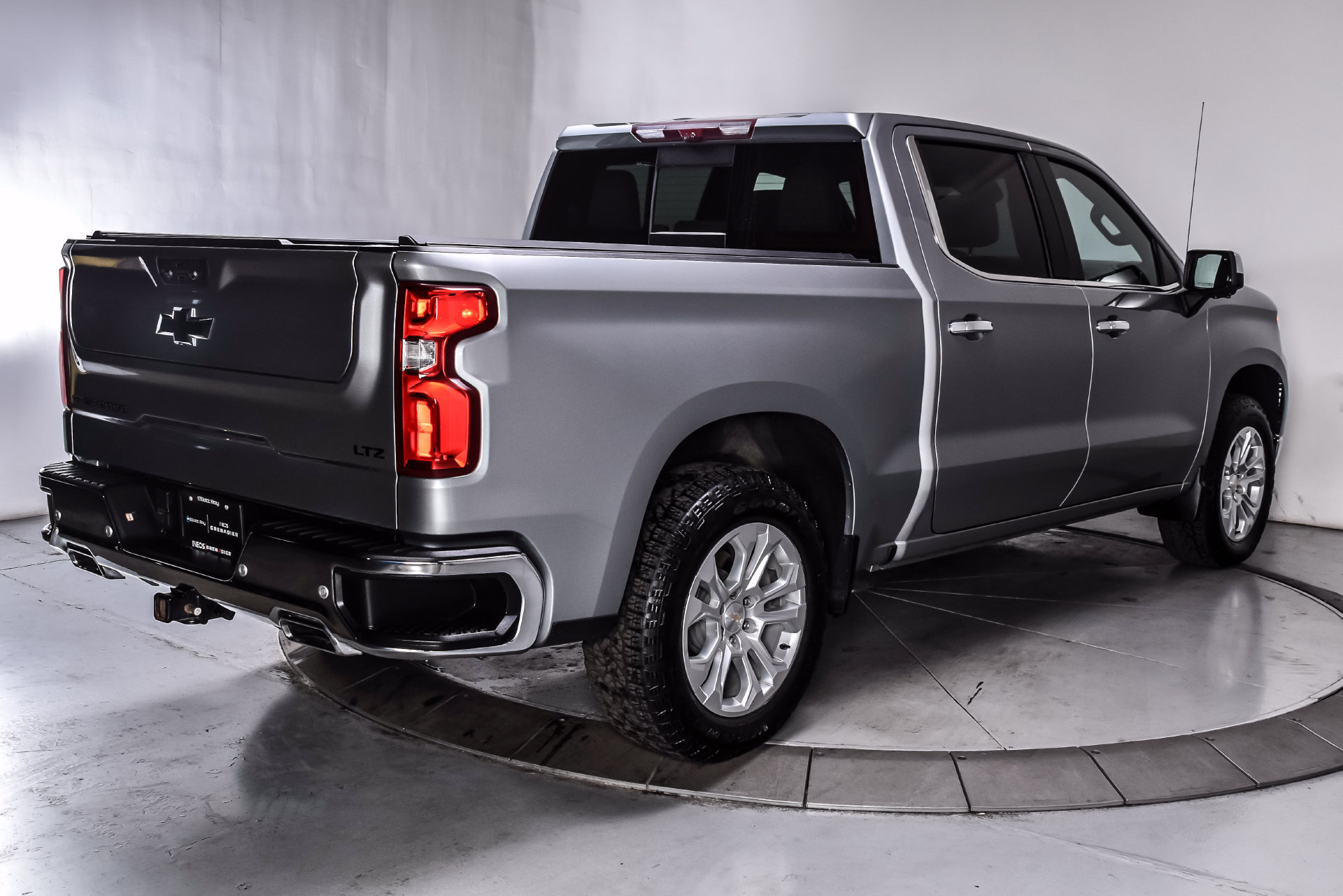 Used 2024 Chevrolet Silverado 1500 LTZ w/ LTZ Premium Package AWD/4WD image 6