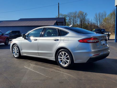 Used 2020 Ford Fusion SE image 3
