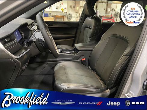 New 2025 Jeep Grand Cherokee L Laredo image 16