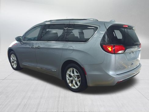 Used 2020 Chrysler Pacifica Limited image 6